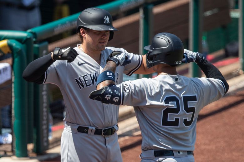 Yankees' Gleyber Torres 'day to day' after getting hit in elbow