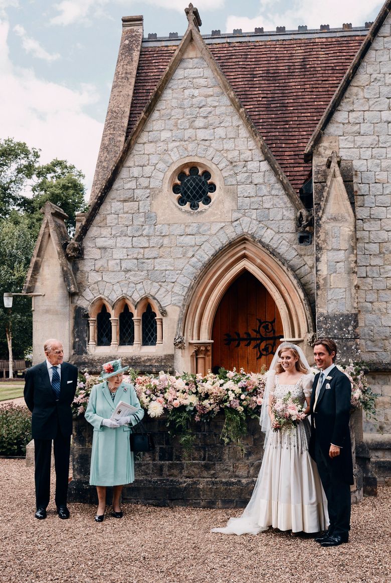 wedding dresses like princess beatrice Dupe for Princess Beatrice's wedding dress? Please help! : r/weddingdress