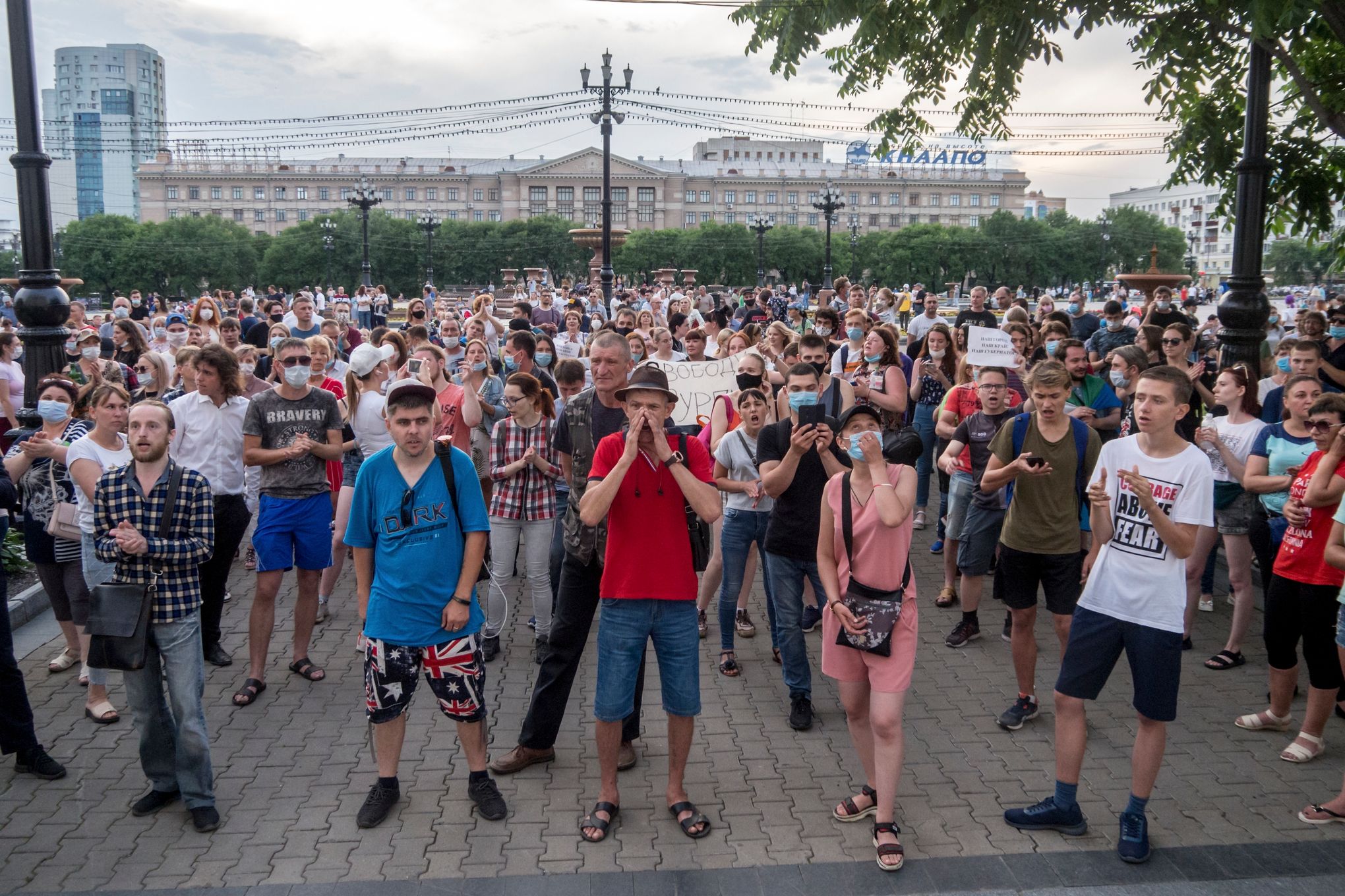 Хабаровский человек. Хабаровск митинг. Митинг в Хабаровске 2020. Митинги в России. Акции протеста в поддержку Фургала.