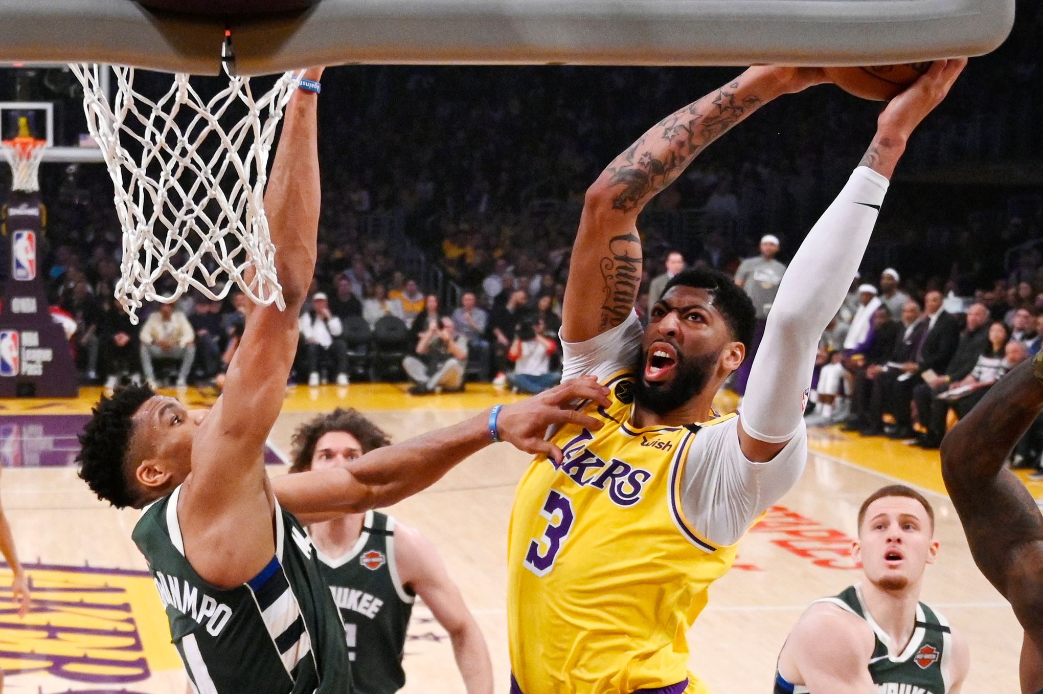 Anthony Davis contends Lakers must show stronger effort on defense