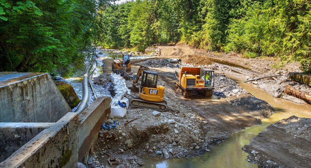 While water from the Pilchuck River is diverted through the old fish ladder at left, crews from The Tulalip Tribes work to remove the old Pilchuck dam built in 1912 that once supplied water to the town of Snohomish. (Mike Siegel / The Seattle Times)