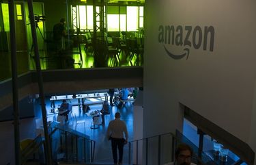 Attenddees walk inside of the Amazon.com Inc. office after the company’s product reveal launch event in downtown Seattle, Washington, U.S., on Wednesday, Sept. 27, 2017. Amazon unveiled a smaller, cheaper version of its popular Alexa-powered Echo speaker that the e-commerce giant said has better sound. Photographer: Daniel Berman/Bloomberg 775051030
