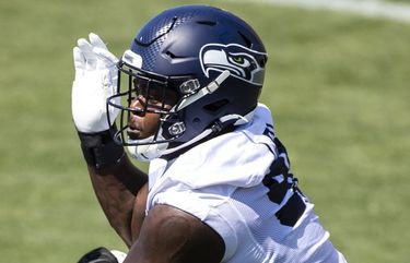 Seahawks defensive tackle Jarran Reed leaves practice with apparent leg  injury