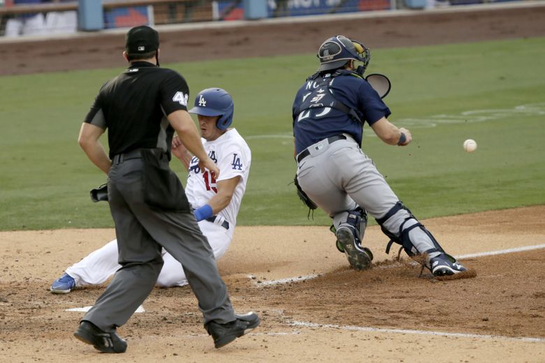 Los Angeles Dodgers' Austin Barnes lays down a RBI bunt against