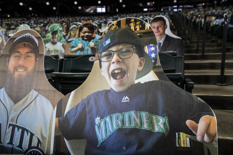 Mariners fans attend home opener in full 1995 uniforms 