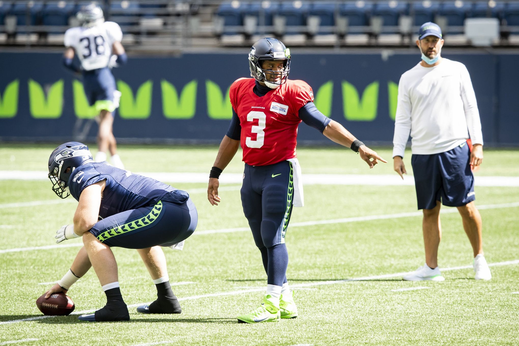 Russell Wilson, No. 1 offense cook at end of Broncos practice