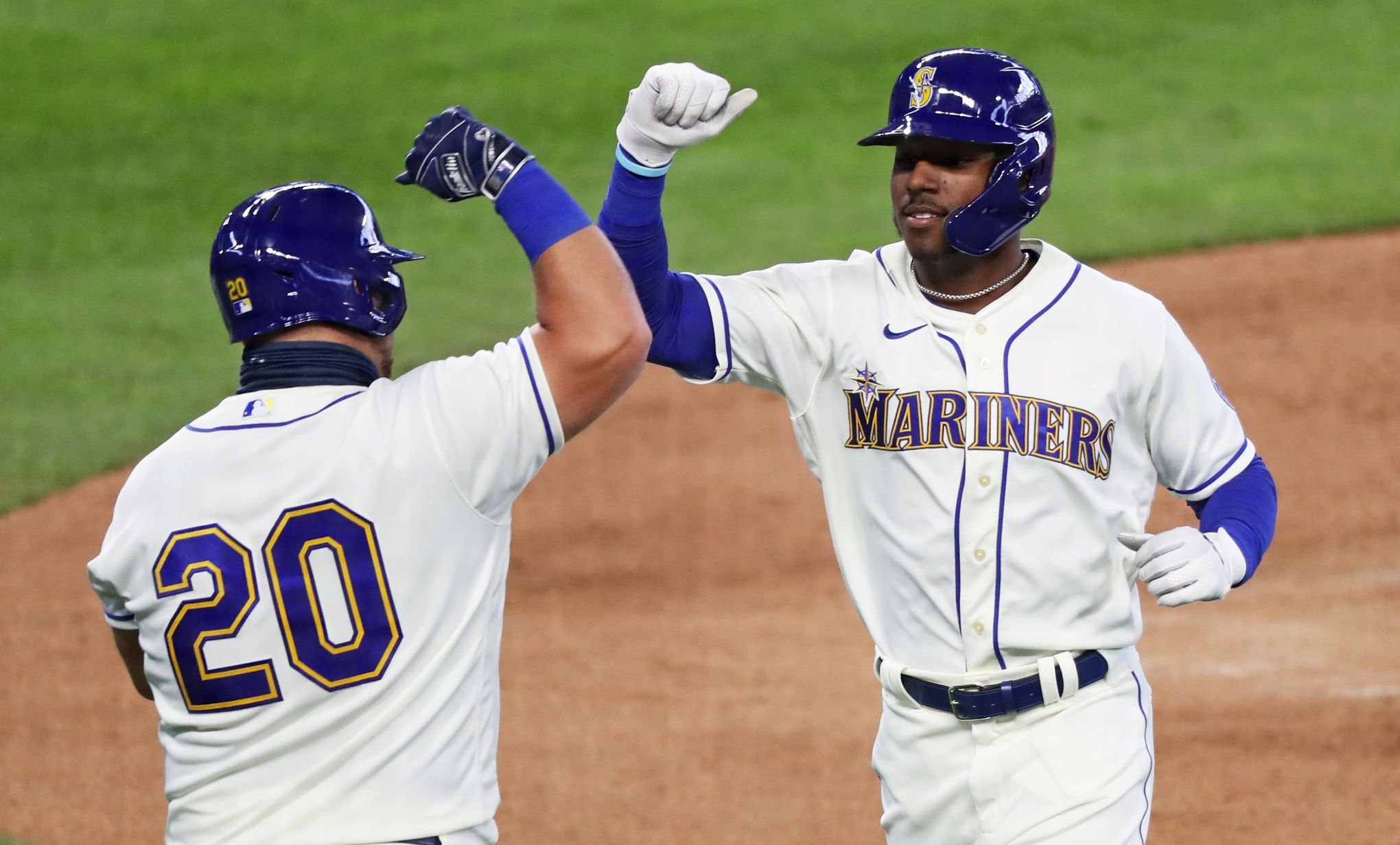 Mariners center fielder Kyle Lewis to start season on injured list