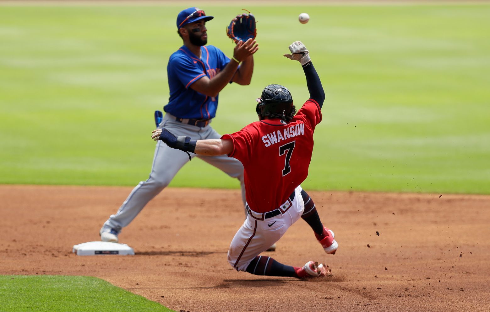 Braves ace Mike Soroka leaves game with injured right leg, out for