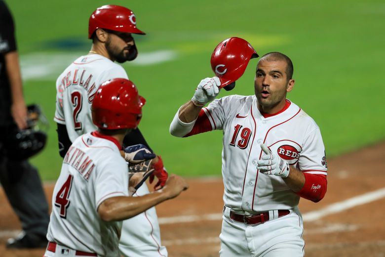 Joey Votto homers in return to streaking Reds, who win 10th