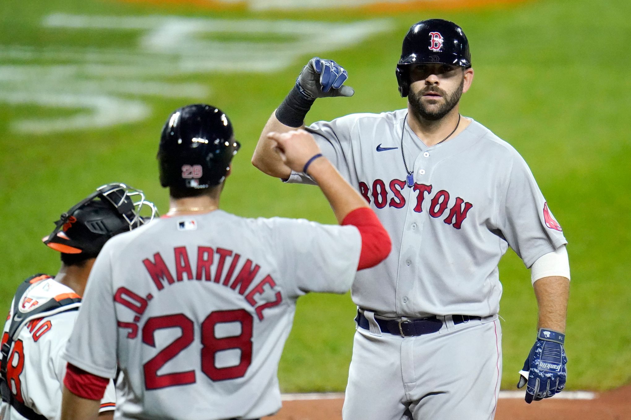 Red Sox acquire first baseman Eric Hosmer from Padres