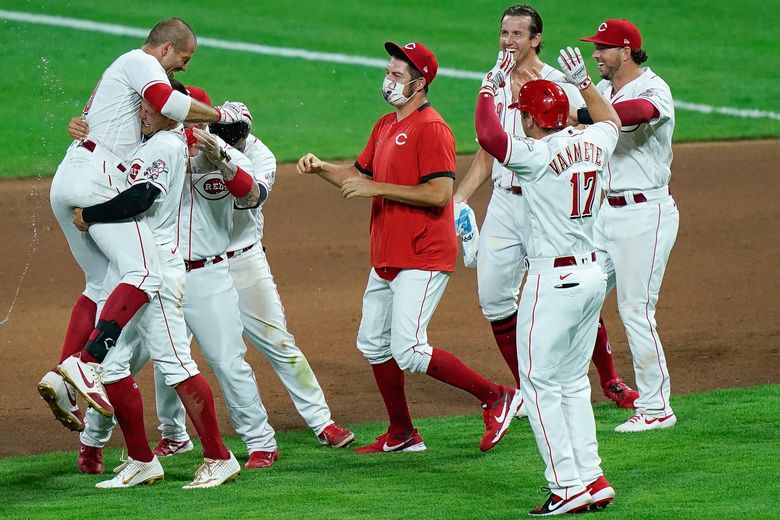 Jesse Winker homers in 10th inning, Cincinnati Reds end losing streak