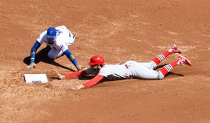 Bote's 2-run single pushes Cubs to 4-2 win, split with Cards