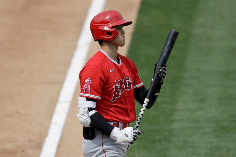 Oakland Athletics left fielder Tony Kemp misses a diving catch of