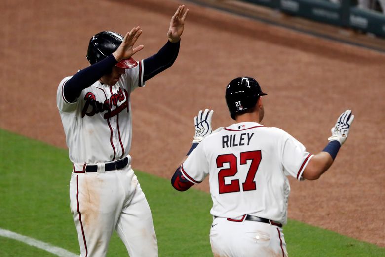 Austin Riley hits a late-game go-ahead HOMER for the Atlanta