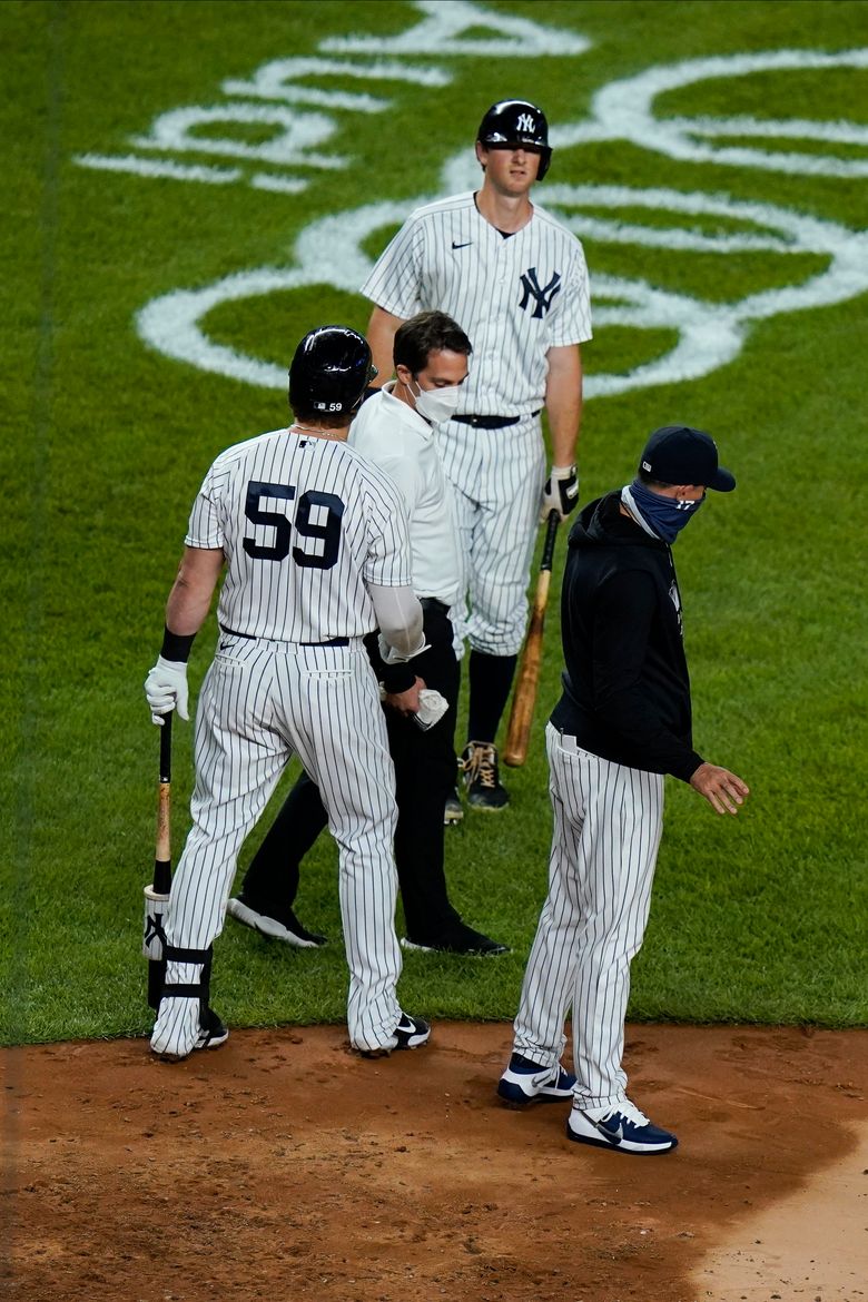 Yankees' LeMahieu pulled with sprained left thumb