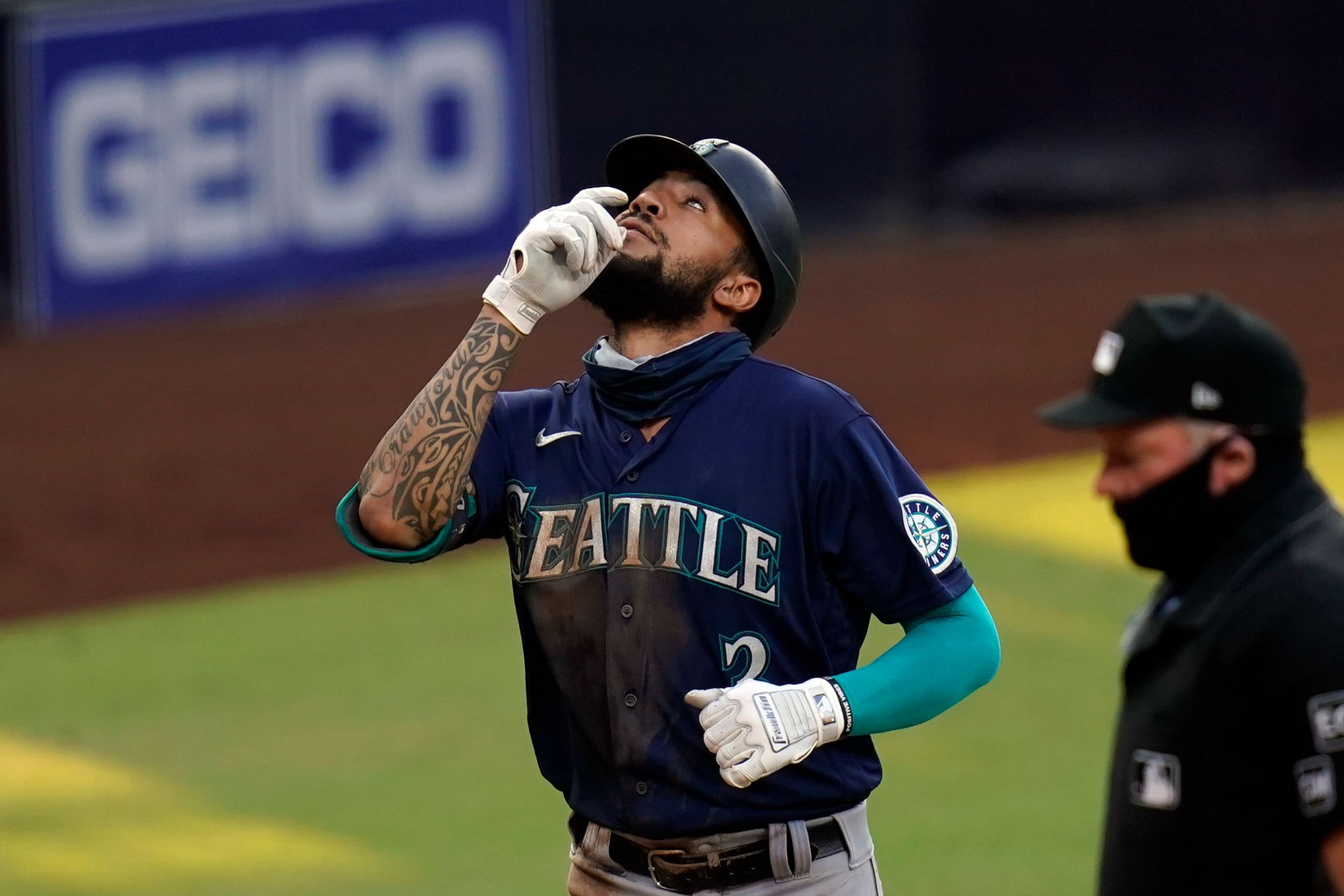 J.P. Crawford goes ballistic after orchestrating dramatic walk-off victory  for Mariners - Let's f***ing go!