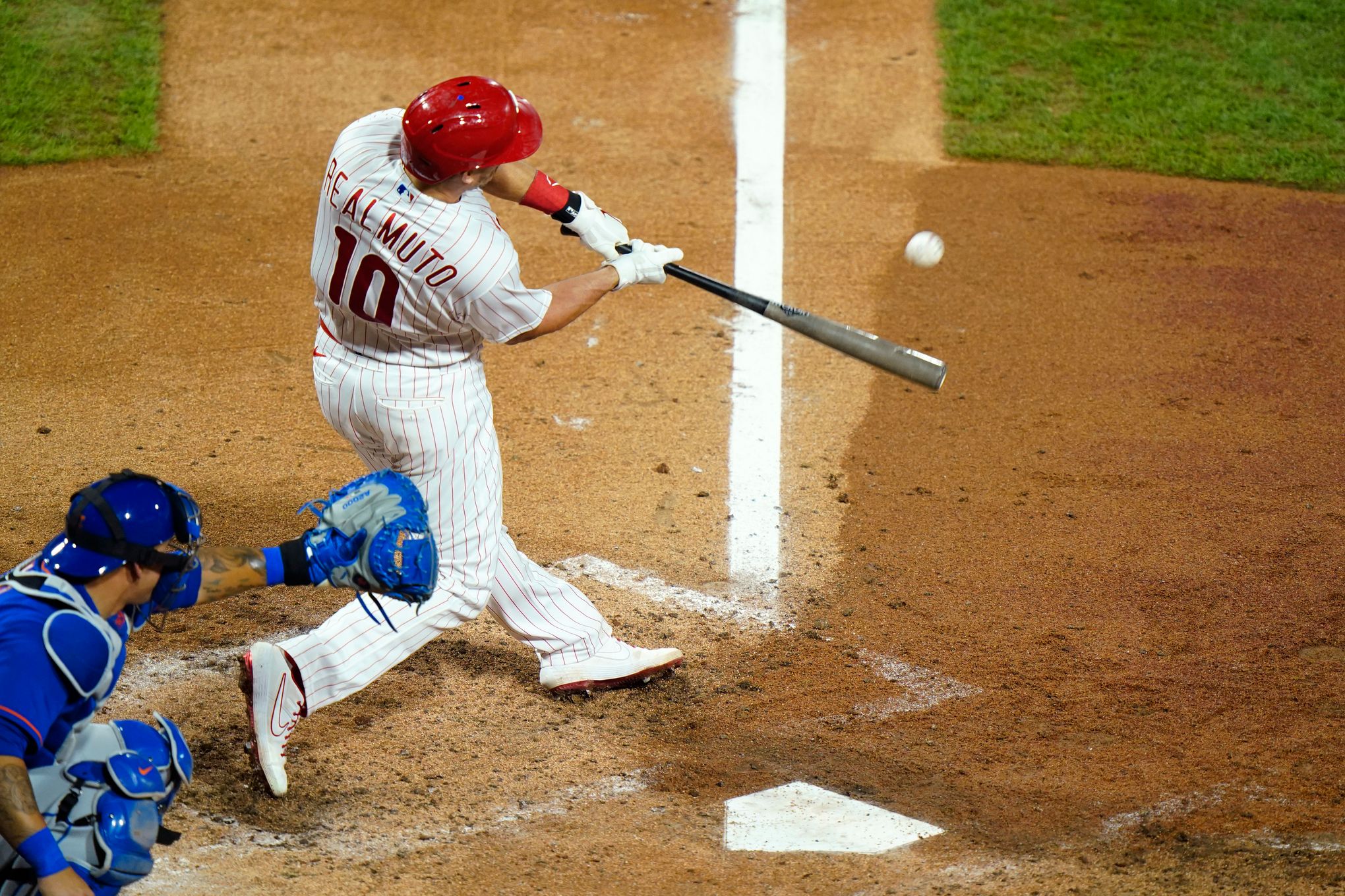 Dominic Smith lifts a solo home run to right field 