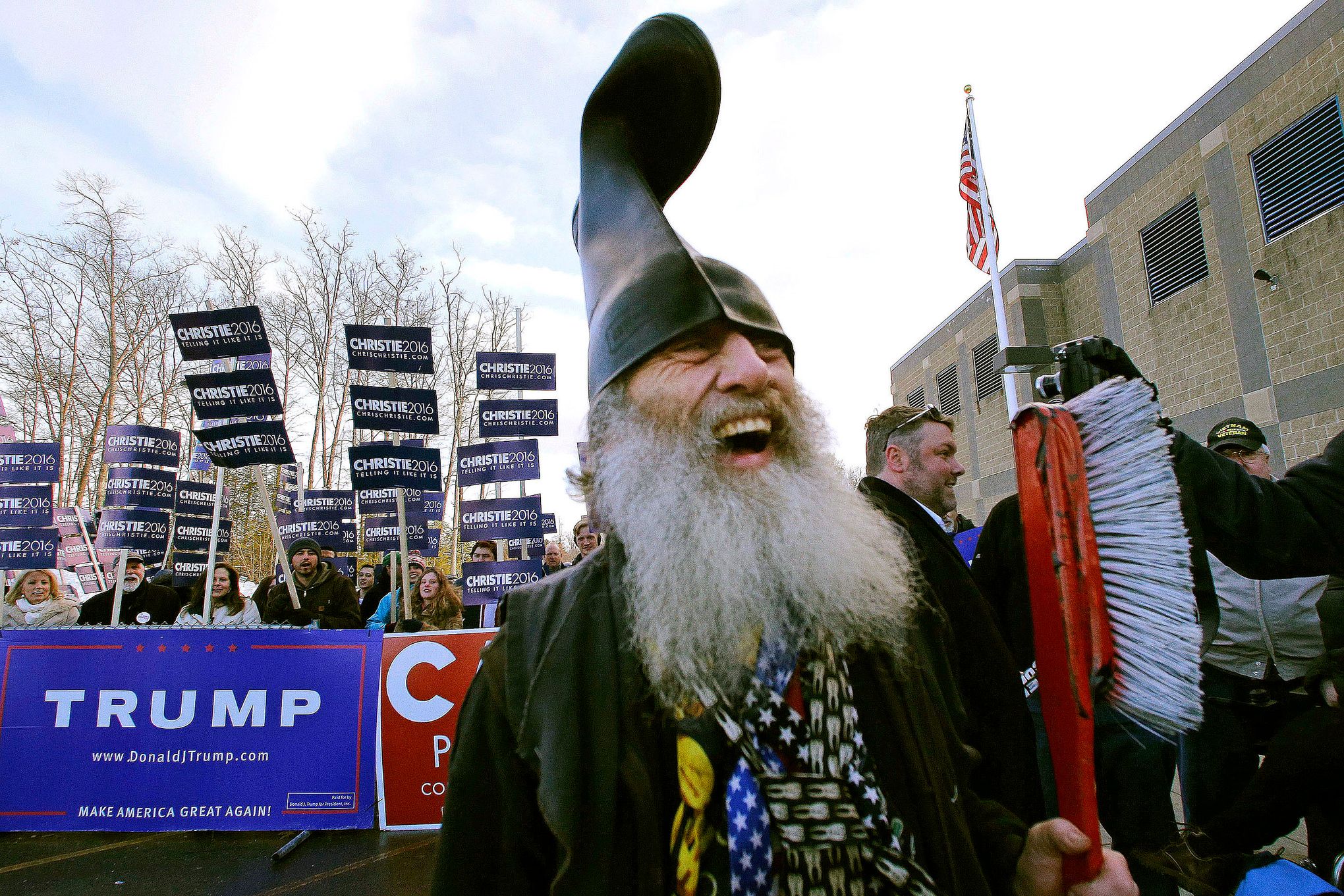 He wears a boot on his hat and promises free ponies: Satirist Vermin Supreme wants vote | The Seattle Times