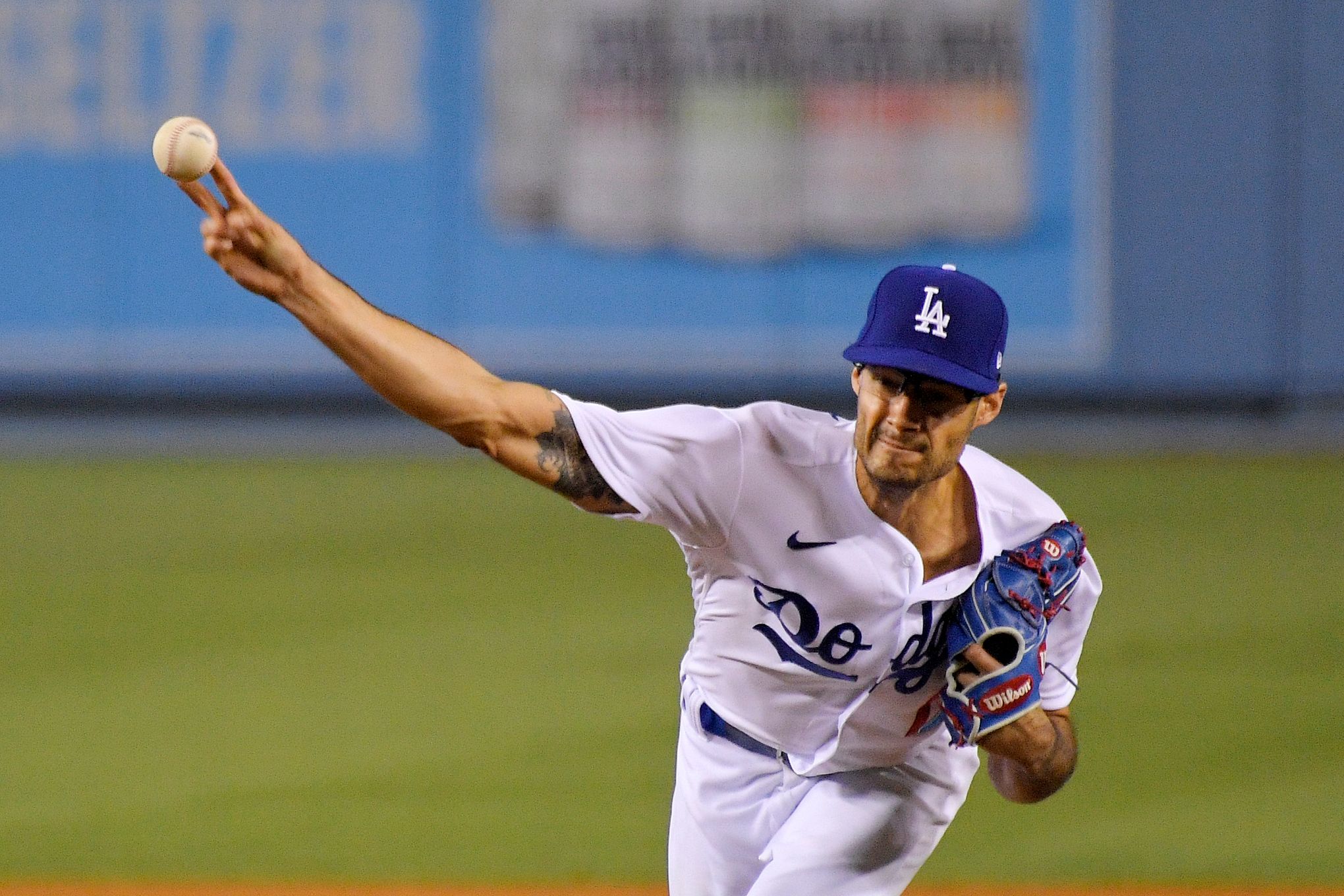 Dodgers' Joe Kelly goes on IL with right shoulder issue