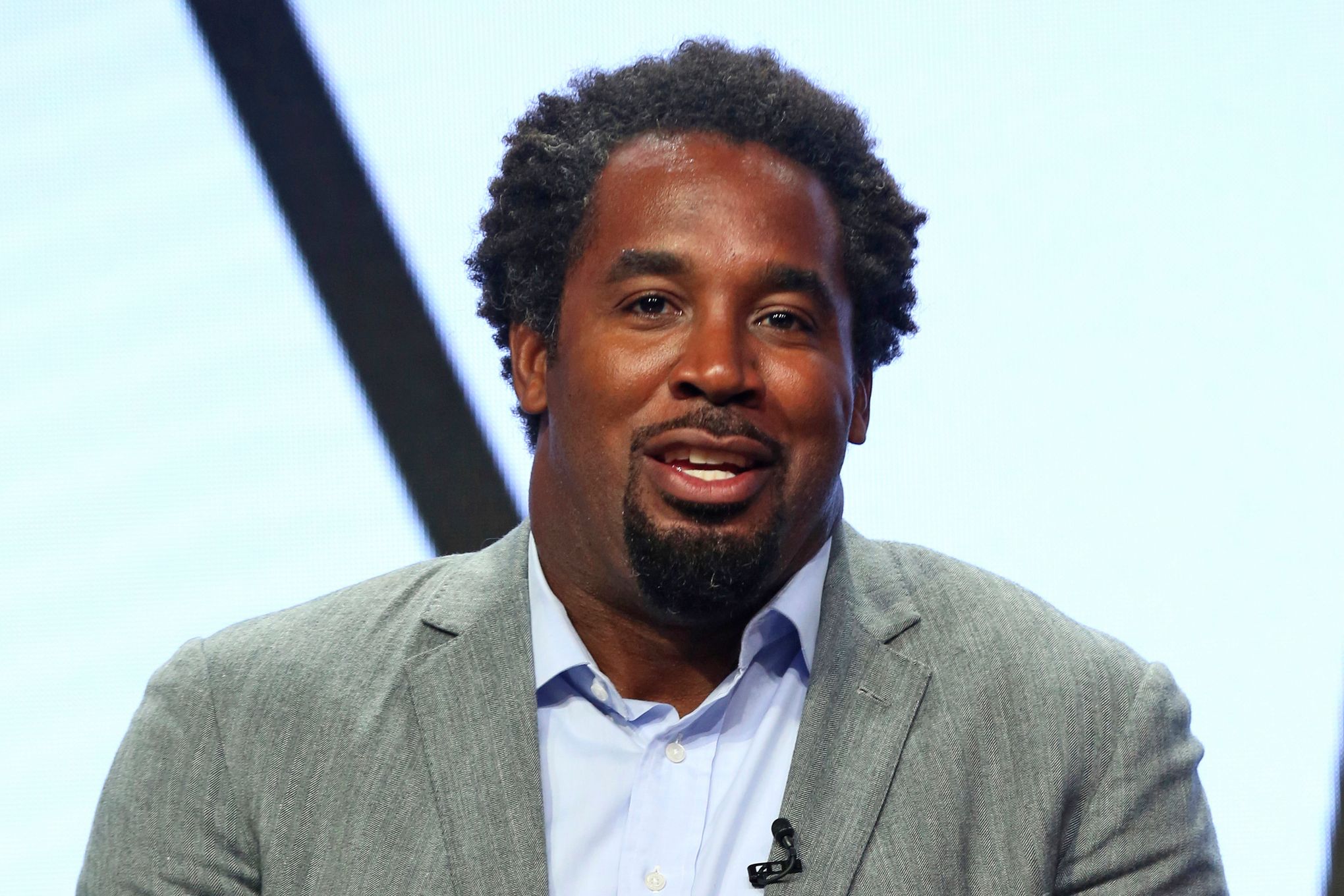 Dhani Jones — The Art of Storytelling in Entrepreneurship, Investing, Media  and the NFL