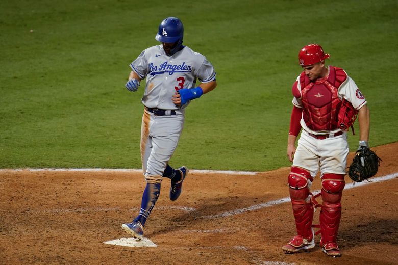 Betts hits 2 of Dodgers' 5 homers in victory over Angels