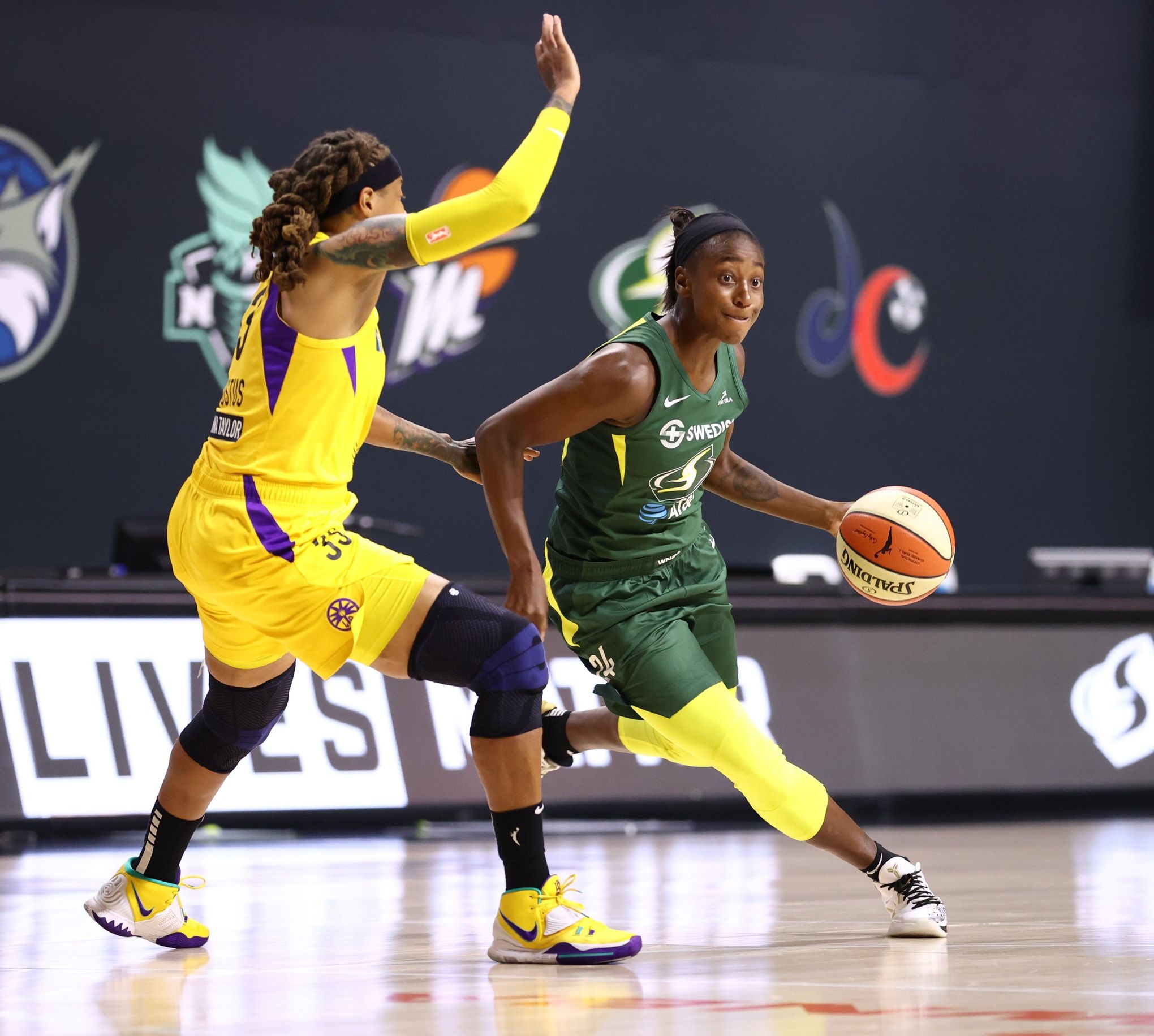 Los Angeles Sparks guard Jordin Canada brings the ball up court News  Photo - Getty Images