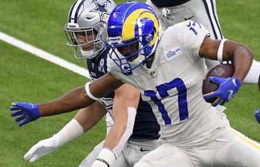 AP source: Woods gets 4-year, $68M extension with LA Rams