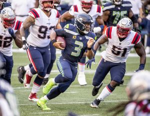 Second-year Seahawks DL L.J. Collier helped save the day on final play  against the Patriots - Field Gulls