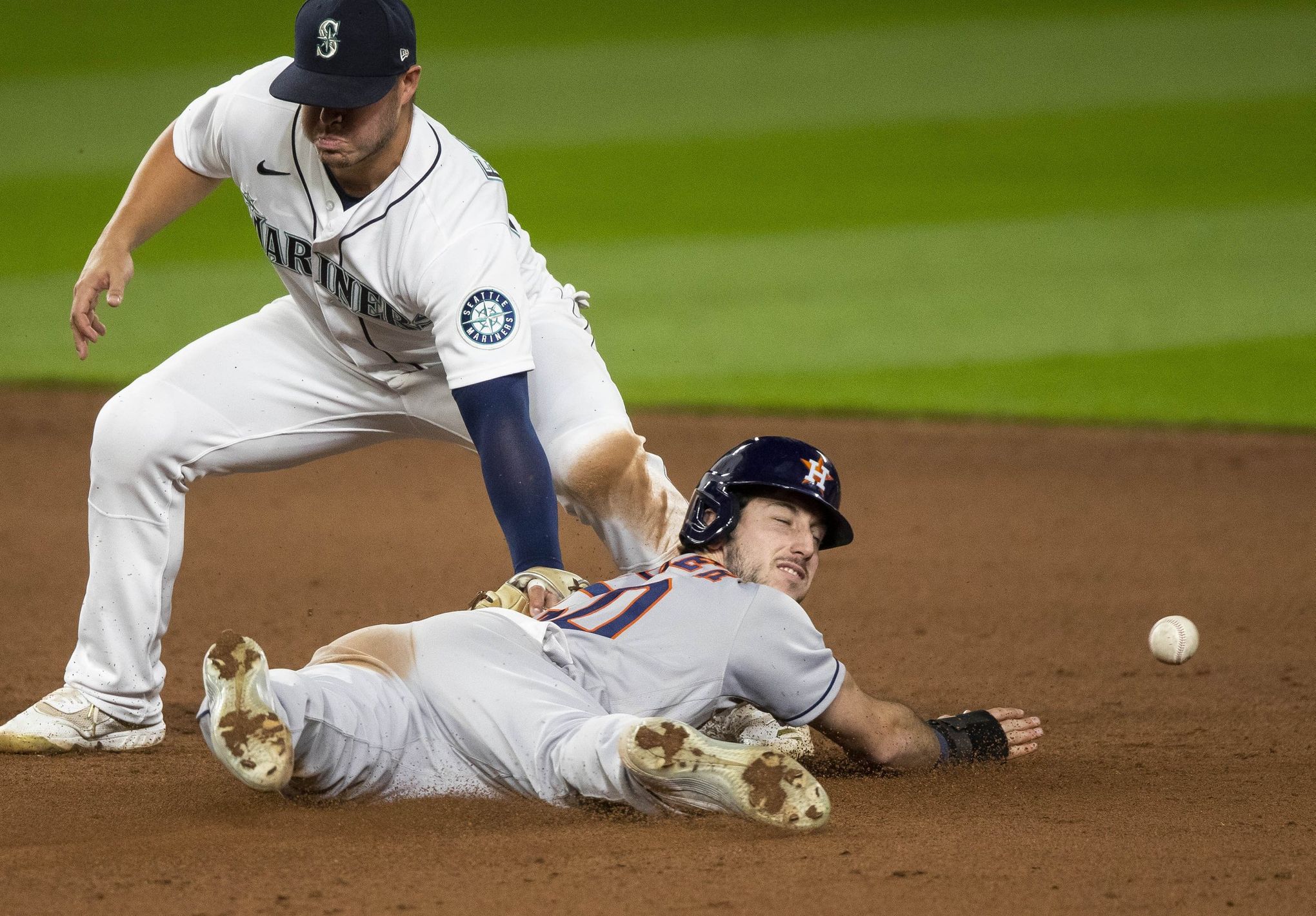 Julio Rodriguez sets MLB record for hits in 4-game stretch in Mariners'  rout of Astros