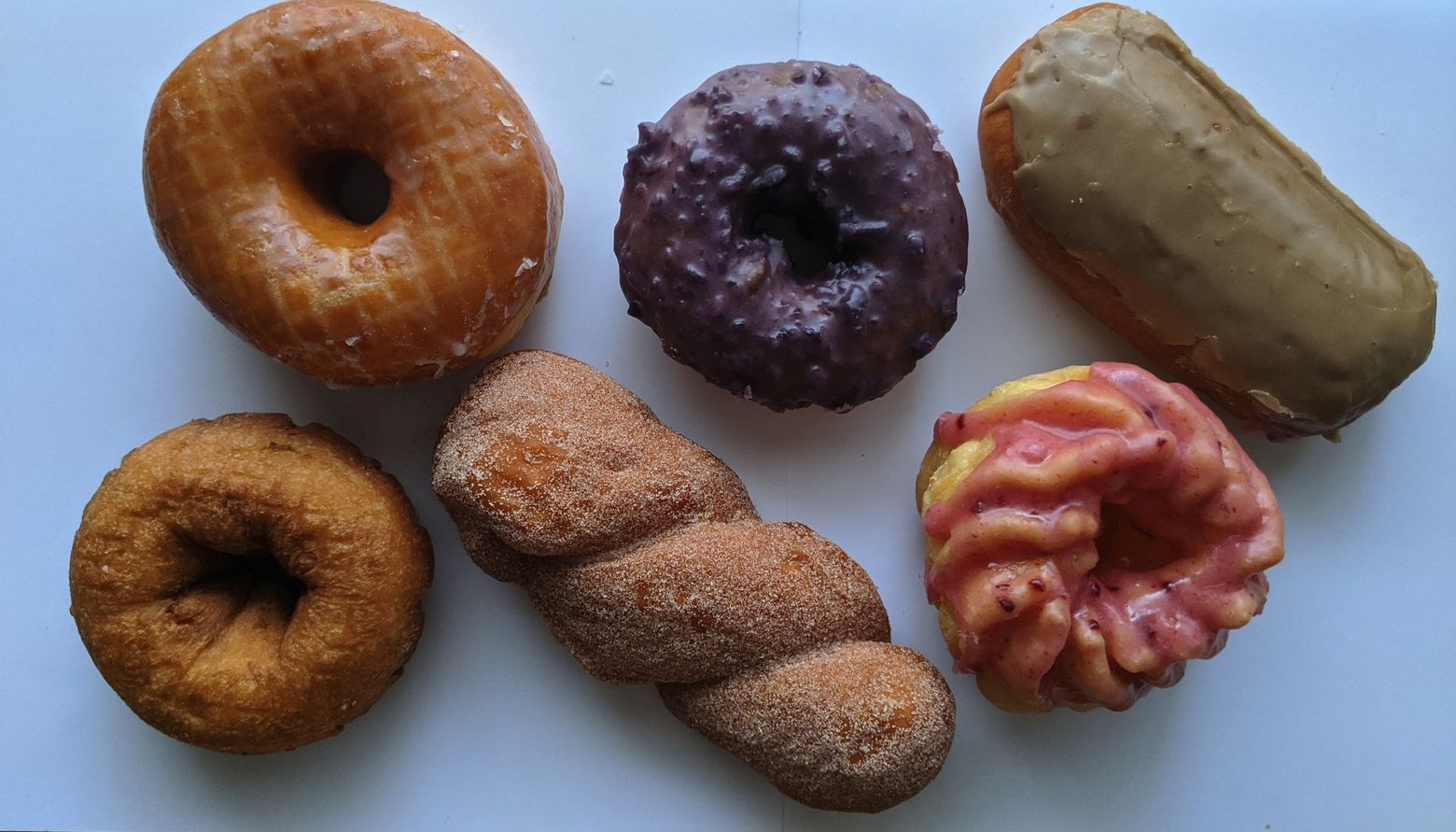 We scoured 4 Seattle-area neighborhood doughnut shops to find a great maple  bar, a to-die-for chocolate glaze and more | The Seattle Times