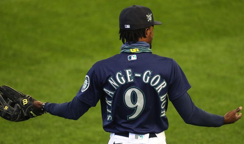 Dee Gordon exits Mariners game vs. Yankees after taking a fastball off the  wrist