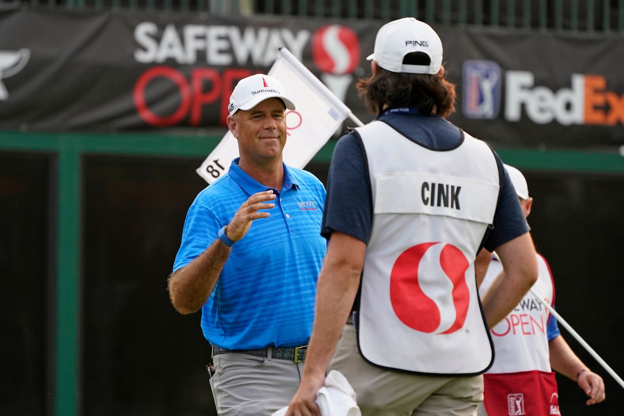Stewart Cink playing well with wife, Lisa, working as his caddie