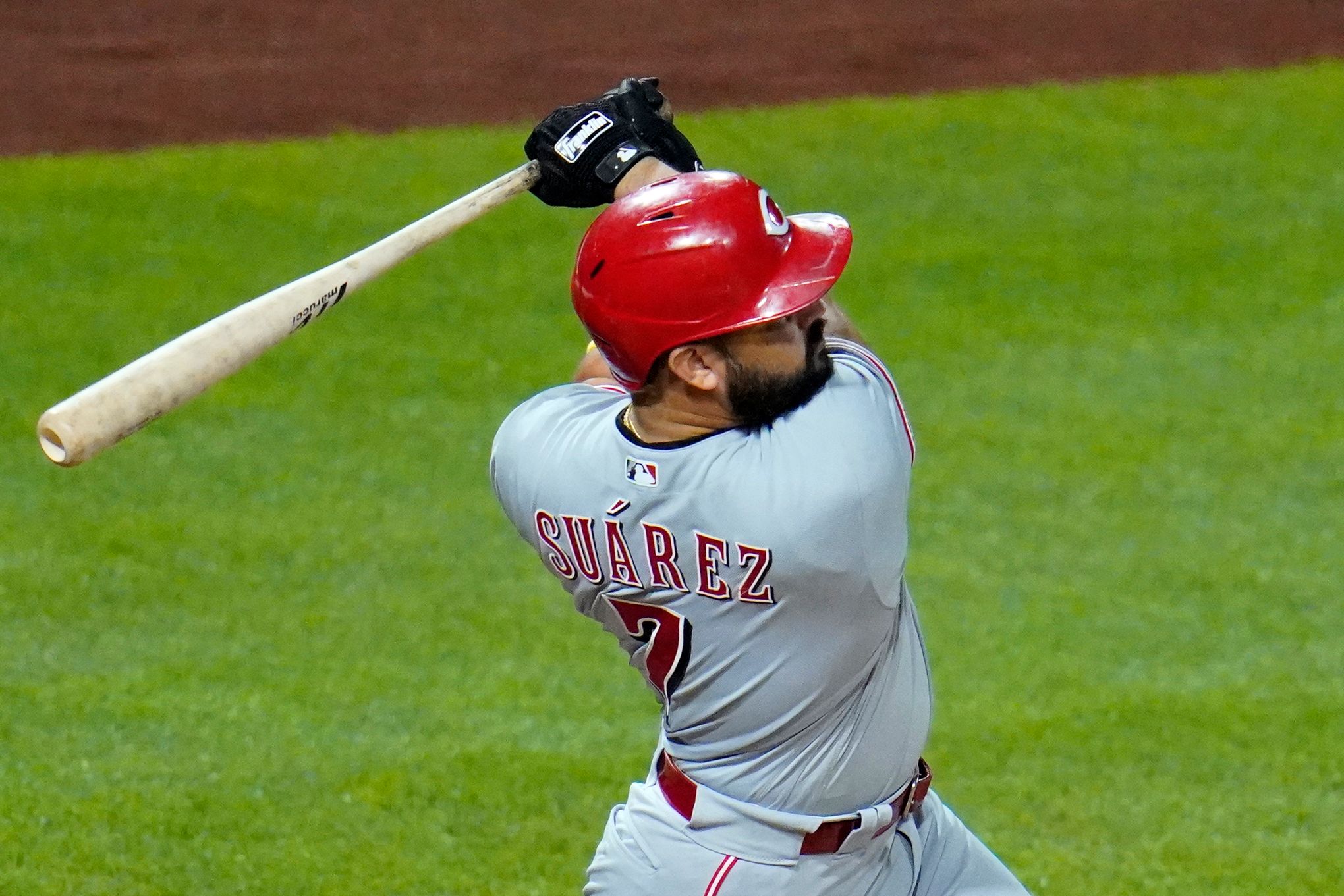 Cincinnati Reds need Eugenio Suarez to touch the ball more at the plate and  in the field