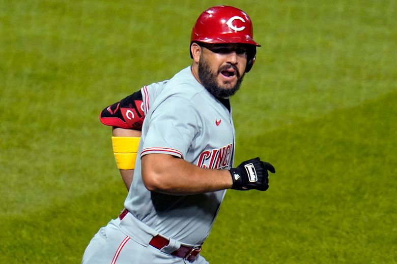 Eugenio Suarez hits 40th homer, exits after HBP as Reds split doubleheader  with Cardinals - Red Reporter