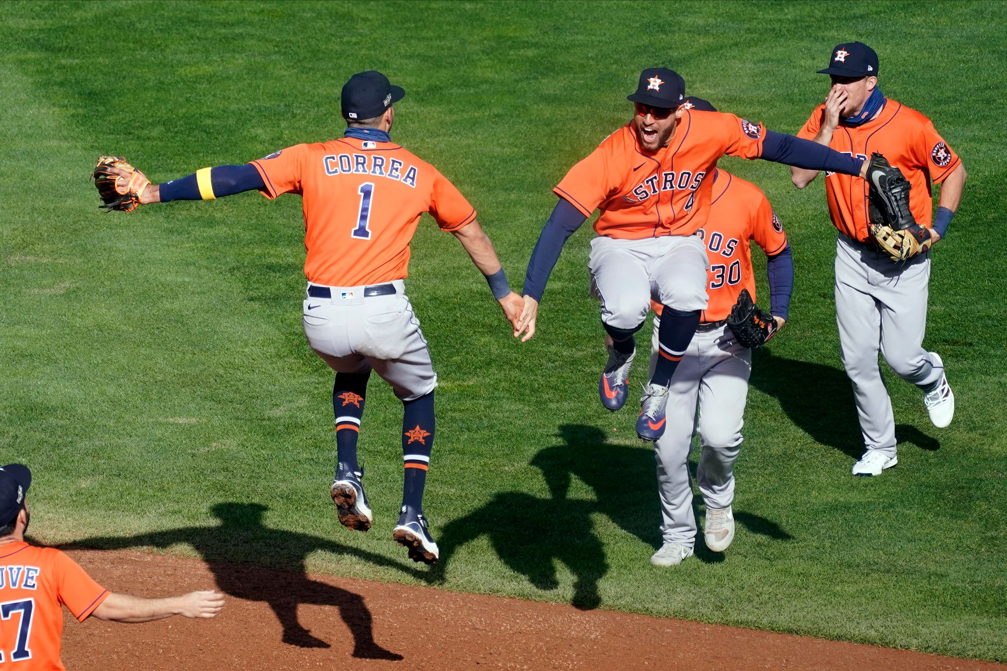 MINNEAPOLIS, MN - APRIL 09: Houston Astros first baseman Jose