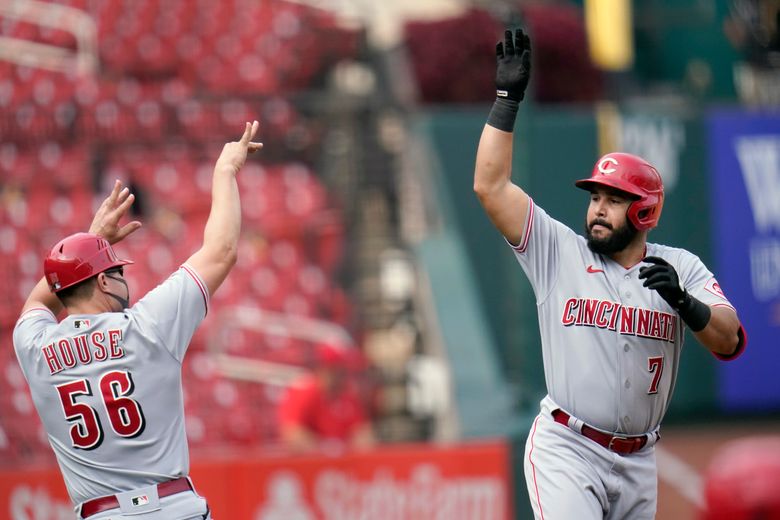 Stephenson's pinch-hit homer in the 8th inning lifts the Reds over