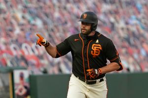 Giants spoil Bumgarner's return to SF, beat Diamondbacks 4-3 –