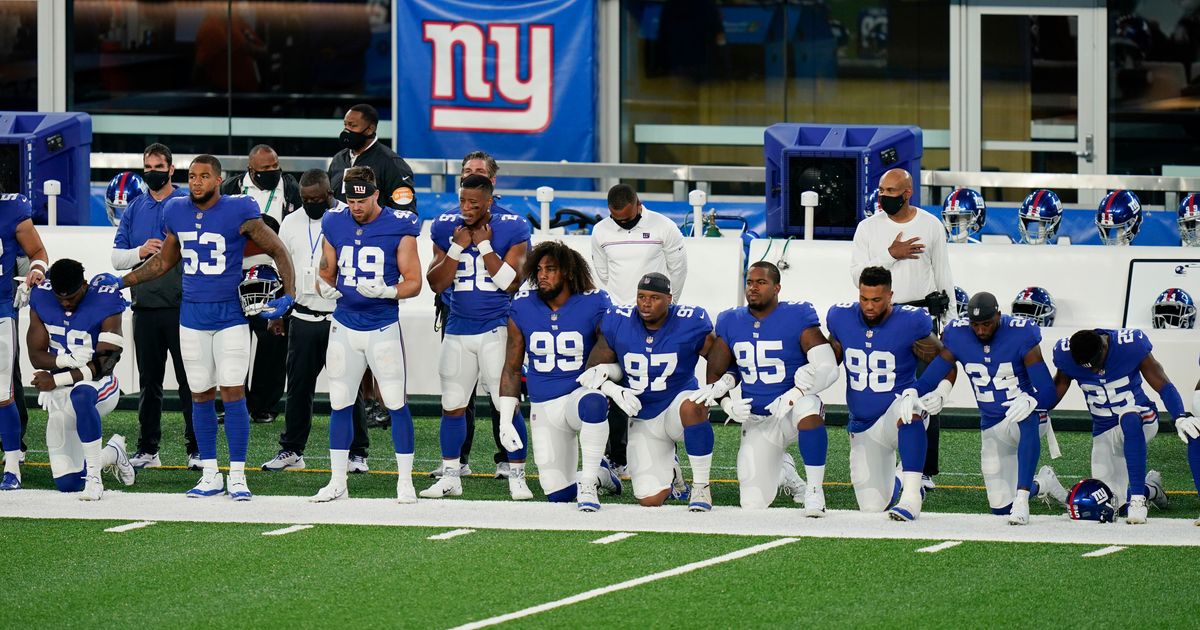 We Three Performs The National Anthem Prior To Vikings-Steelers