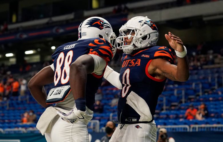 Record-setting games from Harris, Clark help UTSA to win