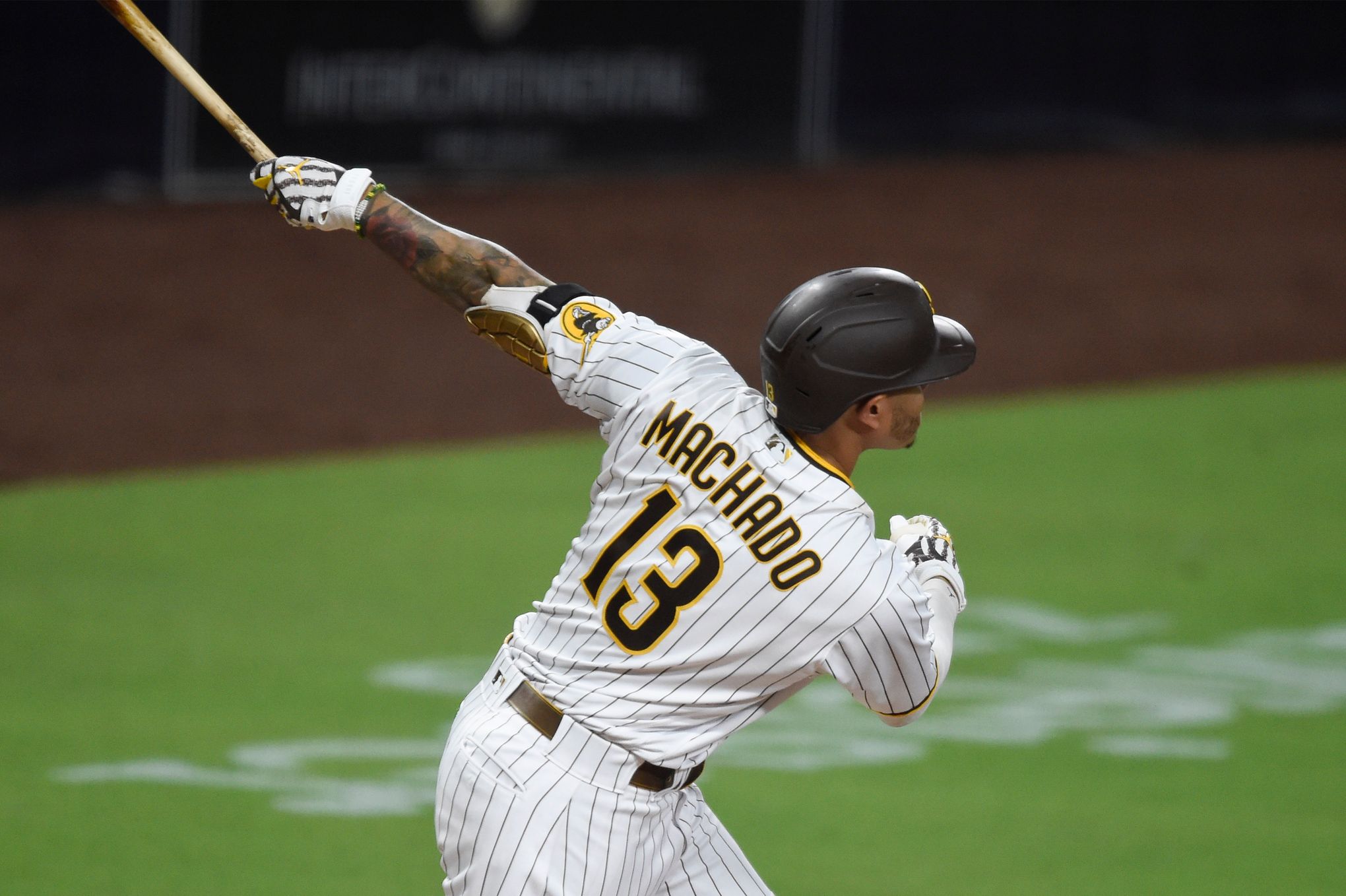 Padres Top Plays: Manny Machado and Jake Cronenworth's hot hitting 