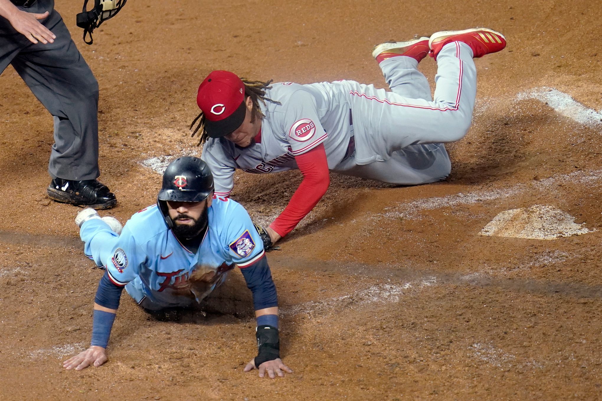 Twins beat Reds 7-3, clinch home field in 1st round Minnesota