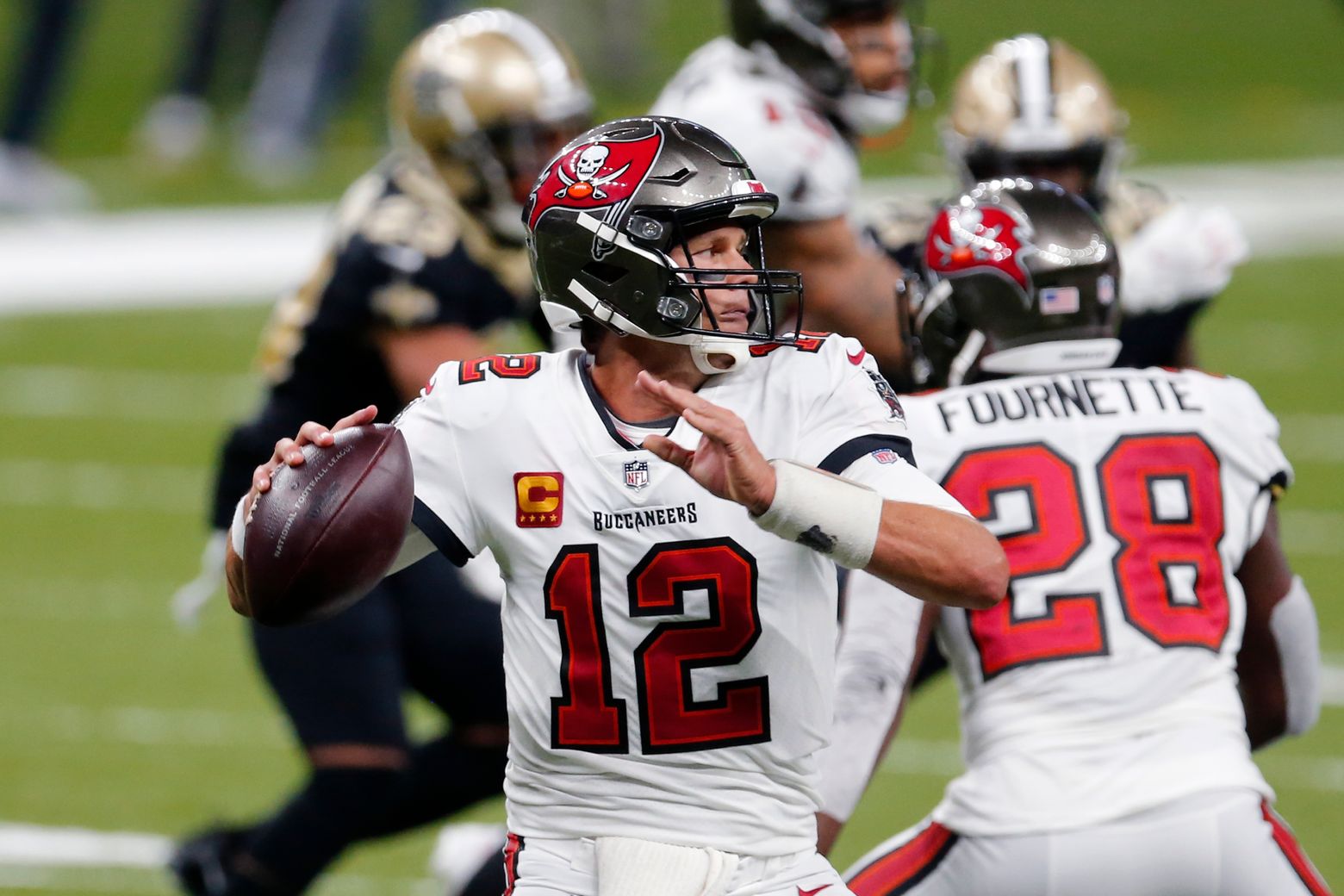 Tampa Bay Buccaneers get sneak peek of new uniforms