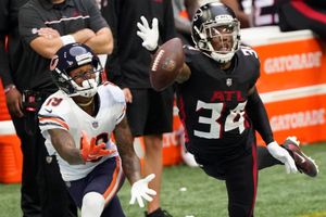 Foles comes off bench, improves Bears to 3-0 as Falcons remain winless