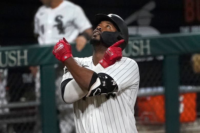 Eloy Jimenez homers in return from IL, and White Sox walk off on