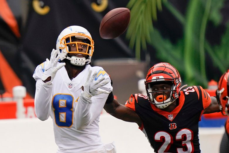 Los Angeles Chargers wide receiver Mike Williams (81) runs a route