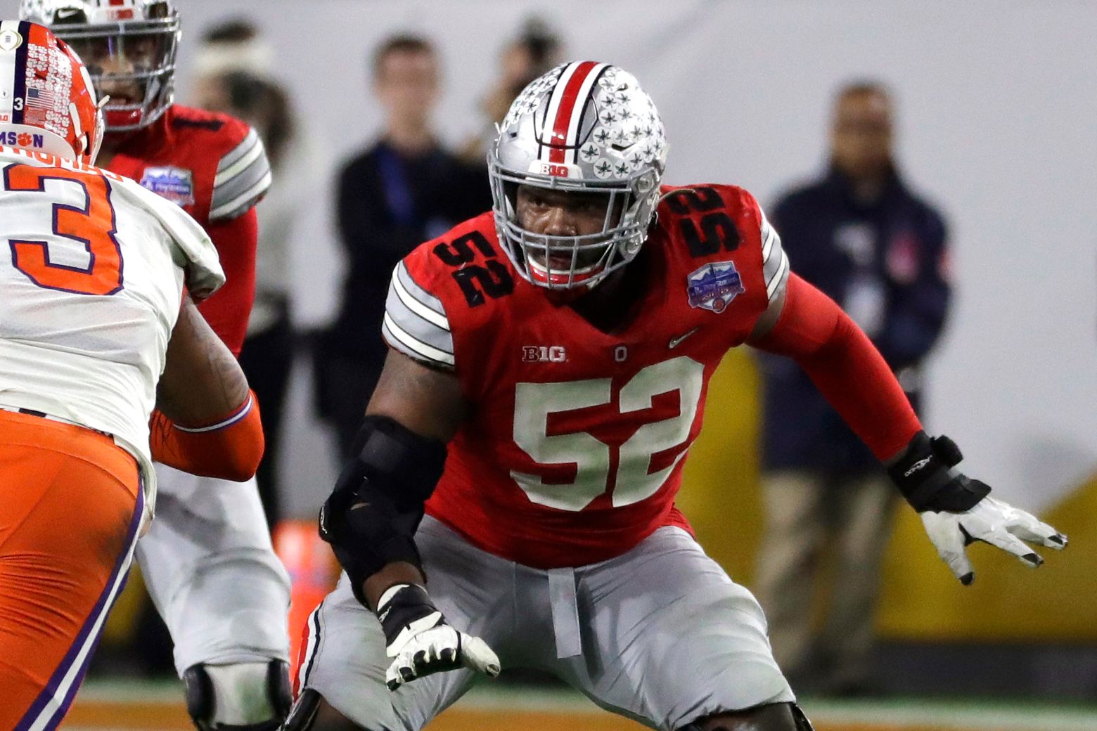 Wait a minute: Stars Wade, Davis decide to return to Ohio State