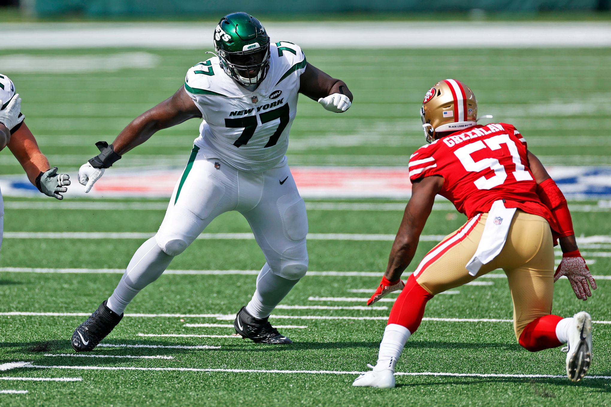 NY Jets' Mekhi Becton pancakes numerous defenders in RT debut