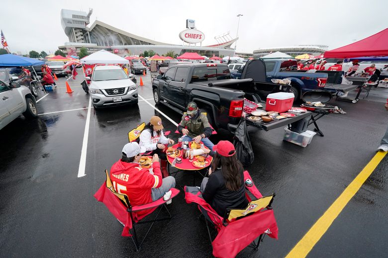 Houston Texans fans tailgate for the first time since COVID-19 pandemic