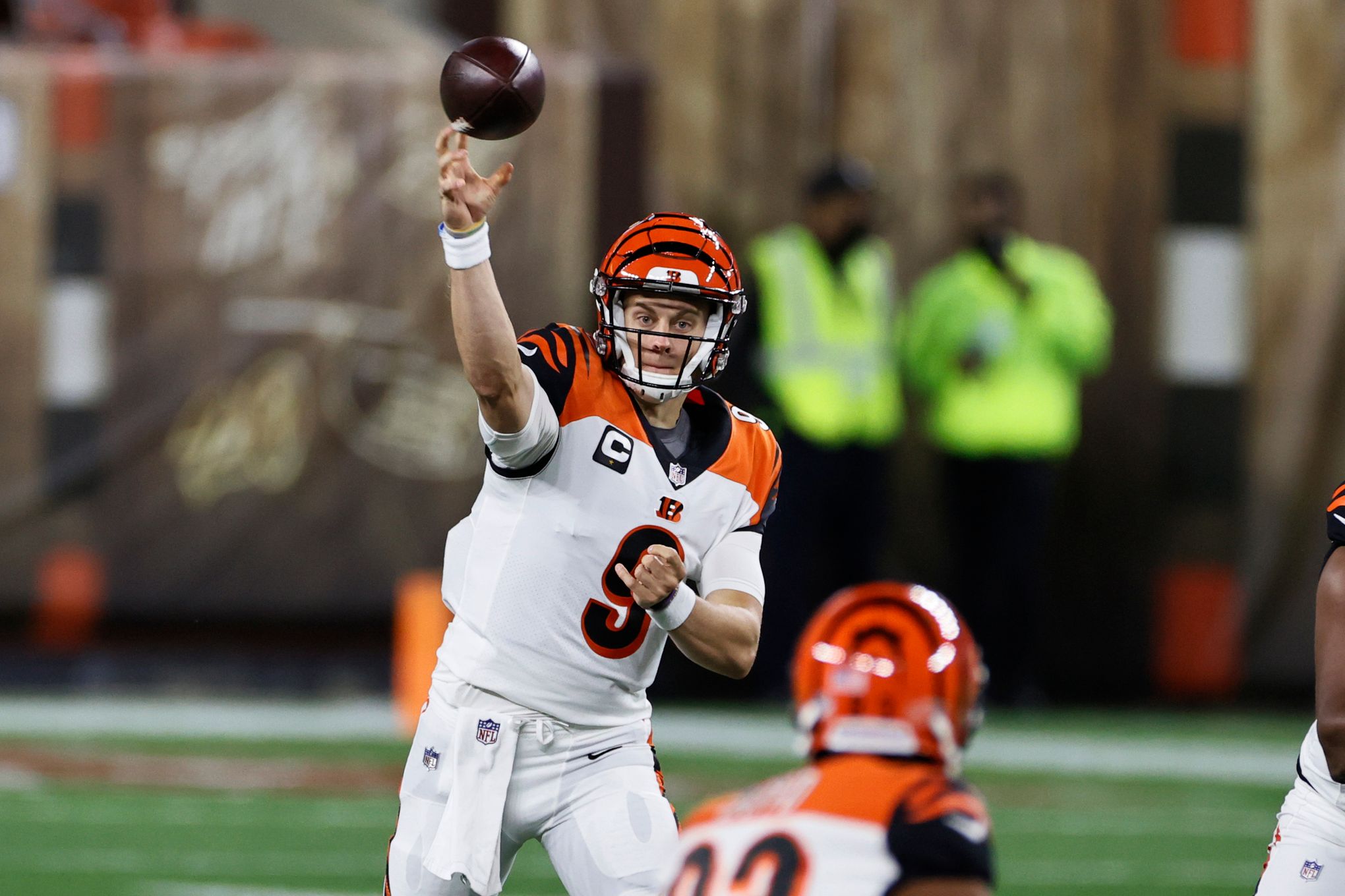 Browns come back to life in dominant Monday night win over Burrow