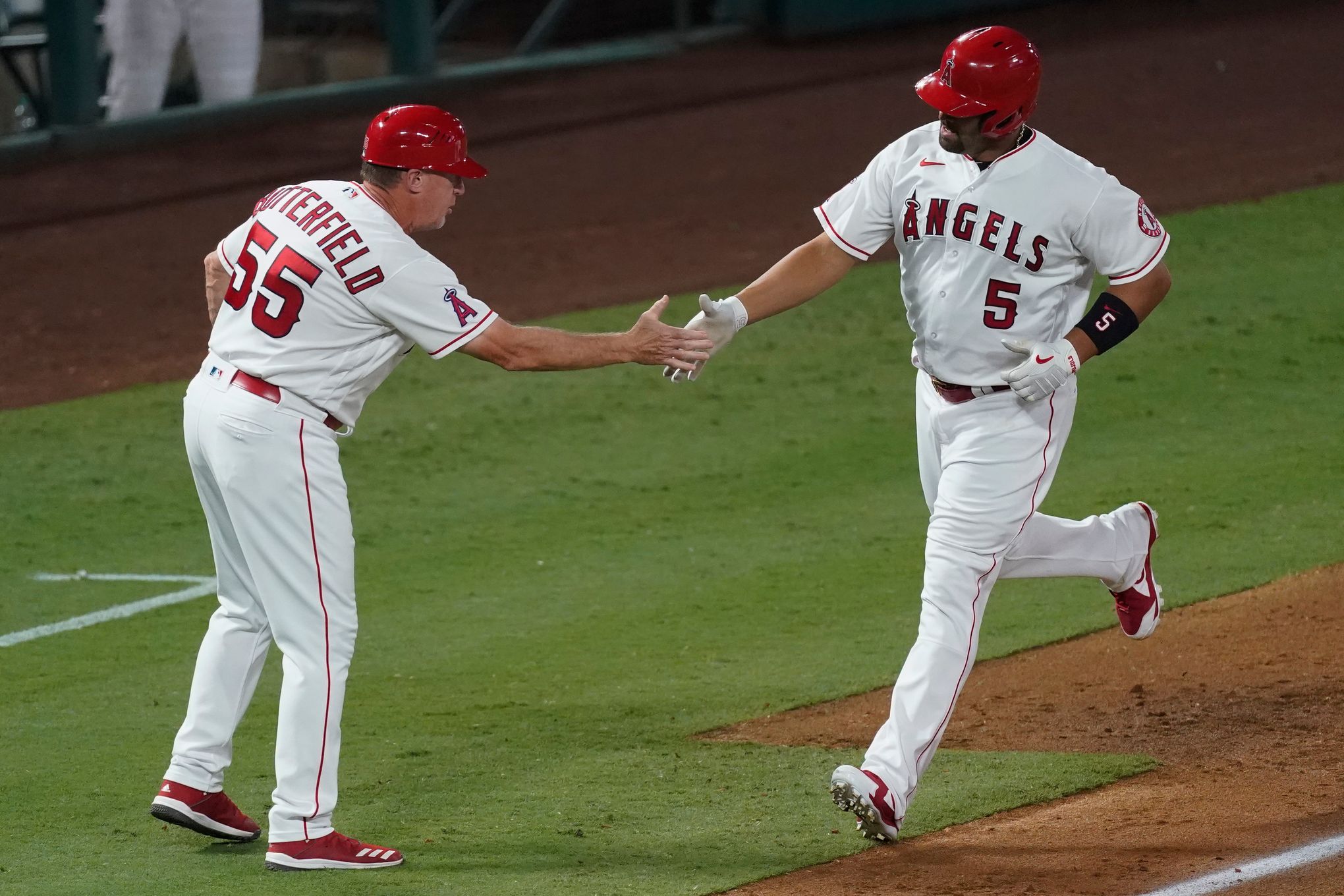 Pujols hits 696th HR, ties A-Rod for fourth all-time